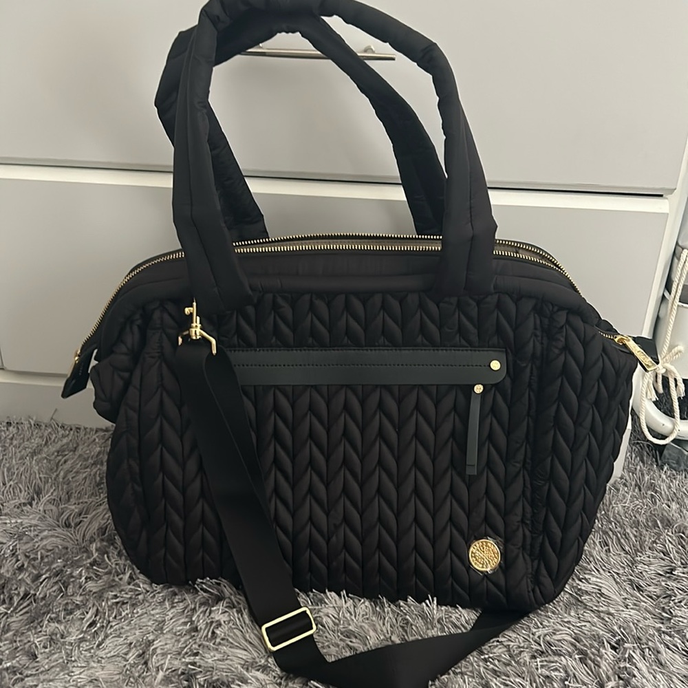 Selling the Happ Paige carryall. New I haven’t use it .